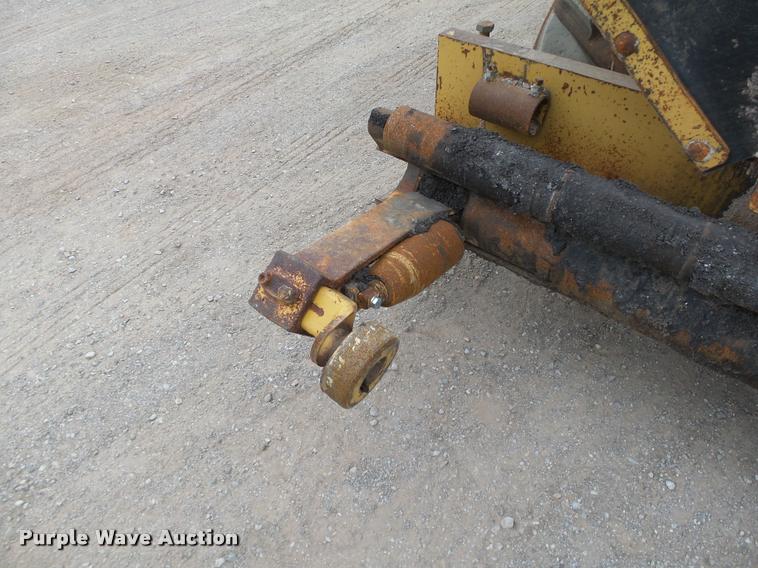 image for item DB0141 1999 Caterpillar AP-1055B paver