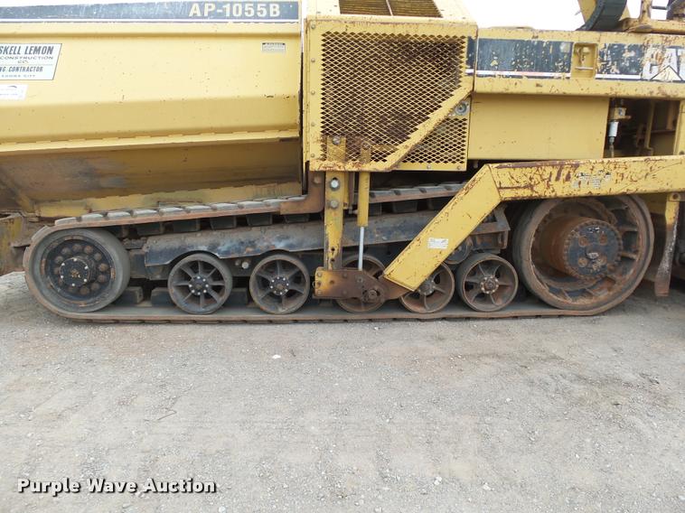 image for item DB0141 1999 Caterpillar AP-1055B paver