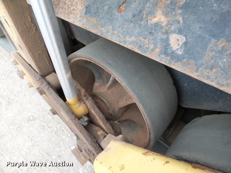 image for item DB0141 1999 Caterpillar AP-1055B paver