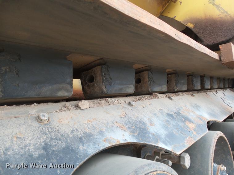 image for item DB0141 1999 Caterpillar AP-1055B paver