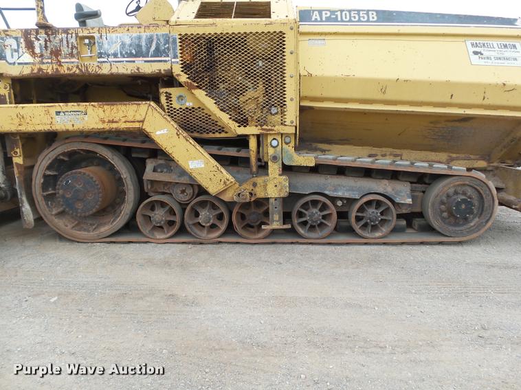 image for item DB0141 1999 Caterpillar AP-1055B paver