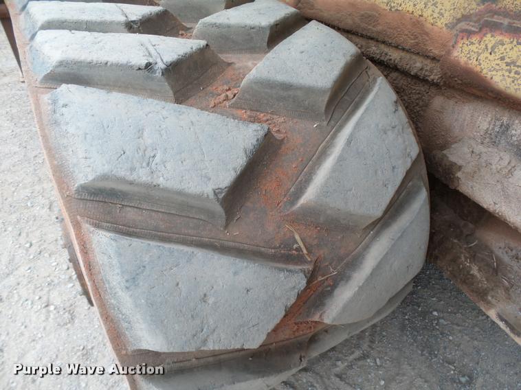 image for item DB0141 1999 Caterpillar AP-1055B paver