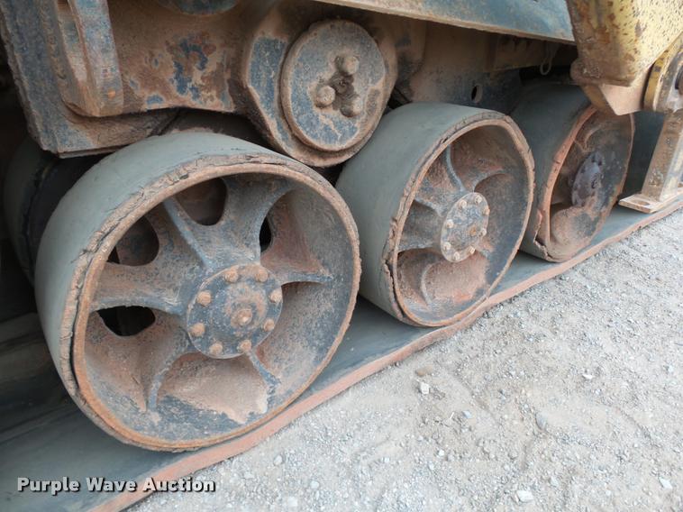 image for item DB0141 1999 Caterpillar AP-1055B paver