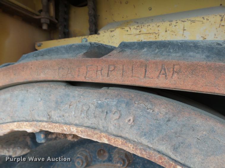 image for item DB0141 1999 Caterpillar AP-1055B paver