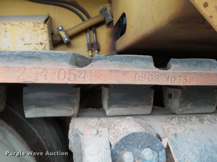 image for item DB0141 1999 Caterpillar AP-1055B paver