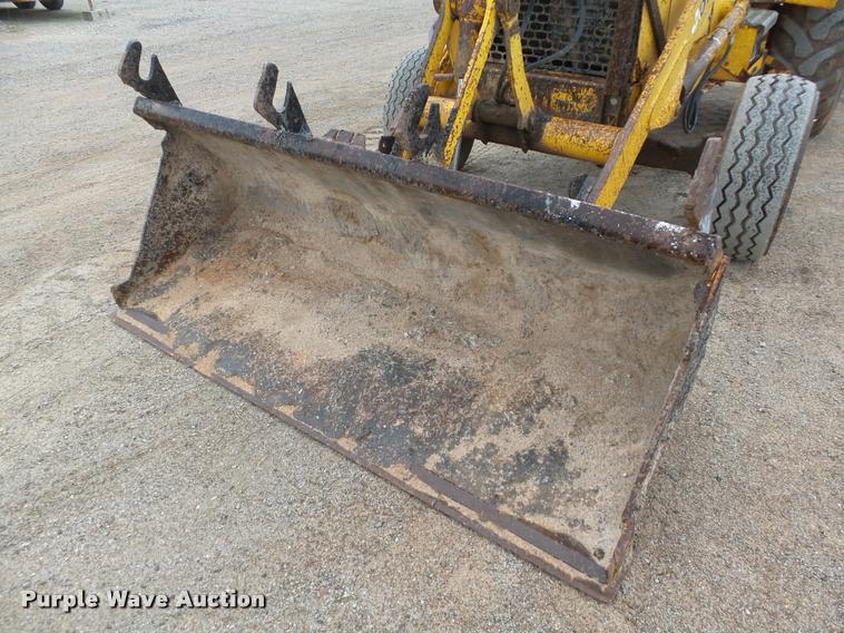 image for item DB0144 1986 John Deere 210C landscape tractor