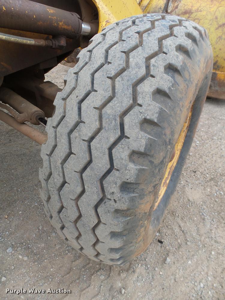 image for item DB0144 1986 John Deere 210C landscape tractor