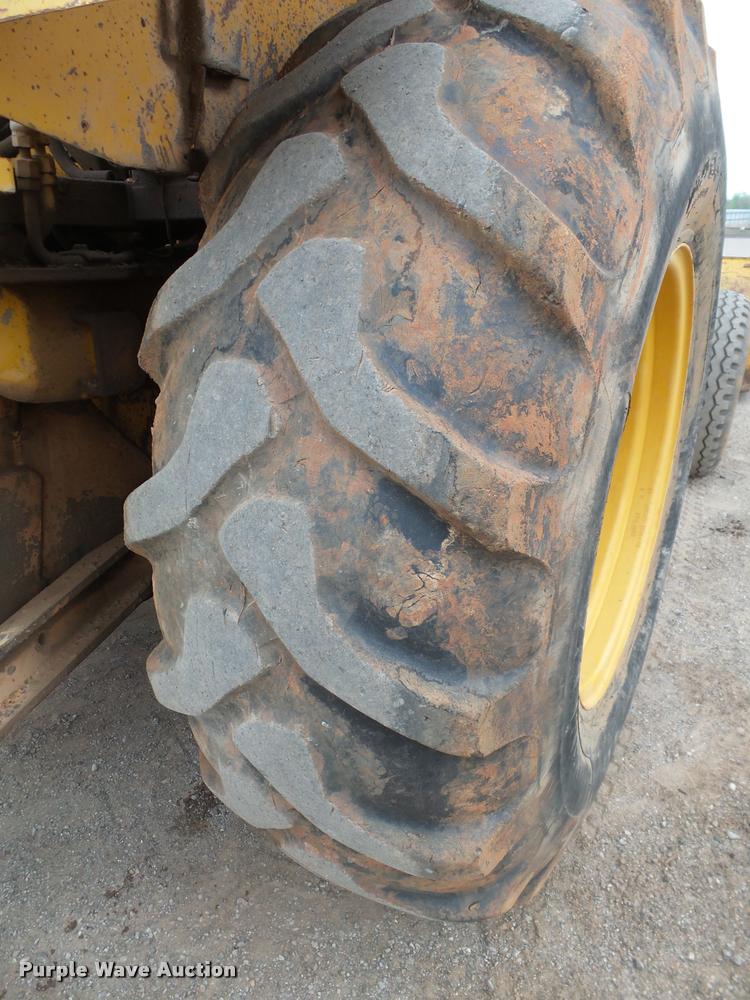 image for item DB0144 1986 John Deere 210C landscape tractor