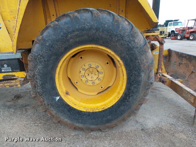 image for item DB0144 1986 John Deere 210C landscape tractor