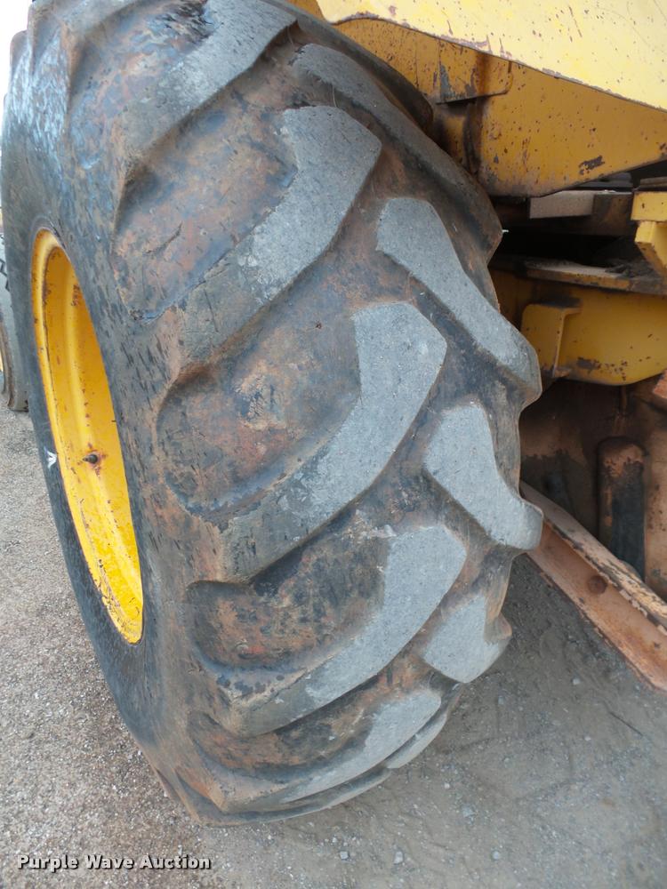 image for item DB0144 1986 John Deere 210C landscape tractor