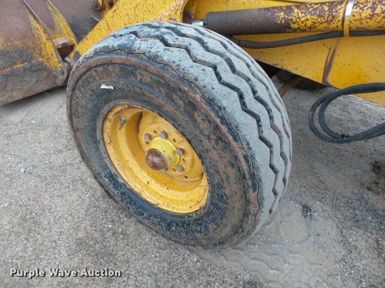 image for item DB0144 1986 John Deere 210C landscape tractor