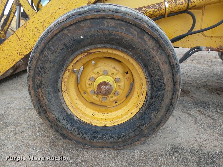 image for item DB0144 1986 John Deere 210C landscape tractor