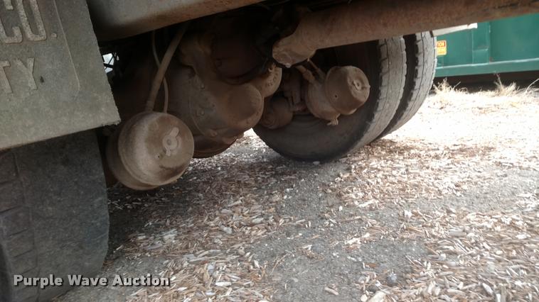 image for item DB0874 1997 International 4900 dump truck