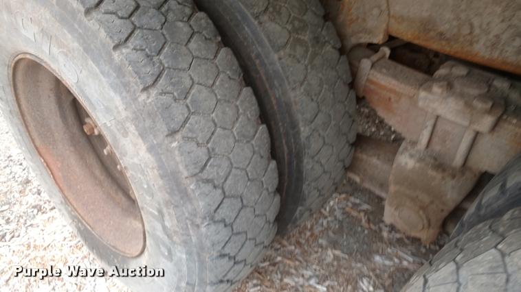 image for item DB0874 1997 International 4900 dump truck