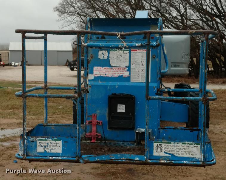 image for item DB0884 2005 Genie S60 boom lift