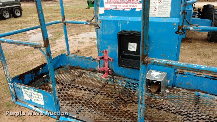 image for item DB0884 2005 Genie S60 boom lift