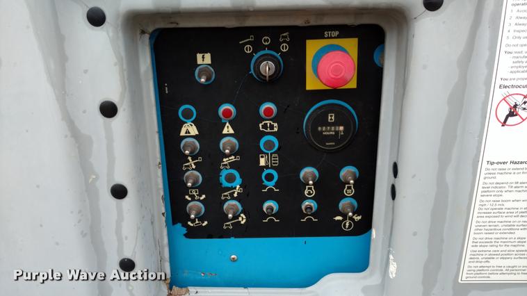 image for item DB0884 2005 Genie S60 boom lift