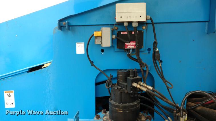 image for item DB0884 2005 Genie S60 boom lift