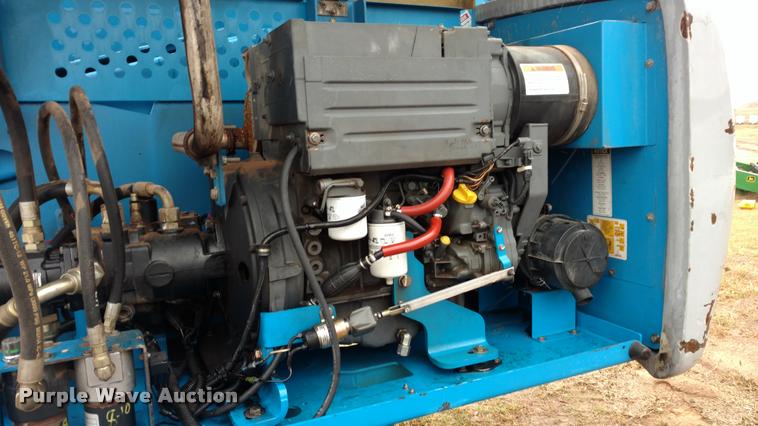 image for item DB0884 2005 Genie S60 boom lift