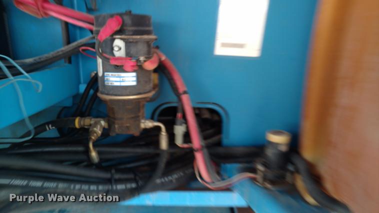 image for item DB0884 2005 Genie S60 boom lift