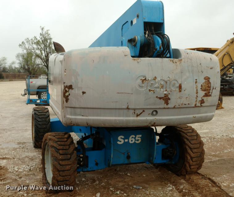 image for item DB0885 2005 Genie S65 boom lift