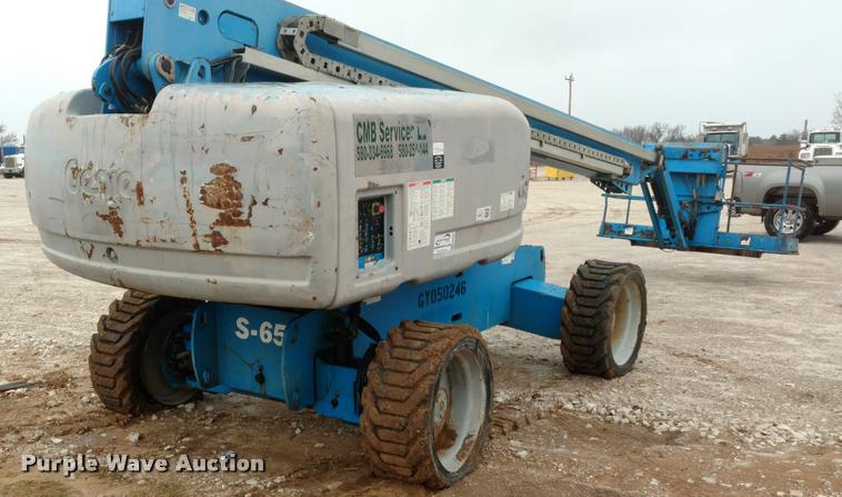 image for item DB0885 2005 Genie S65 boom lift