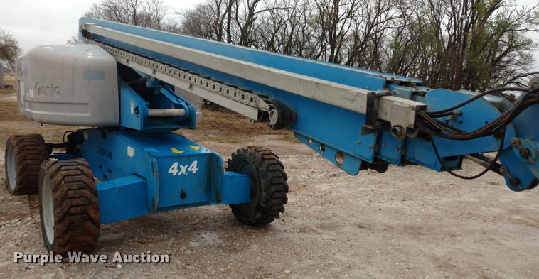image for item DB0885 2005 Genie S65 boom lift