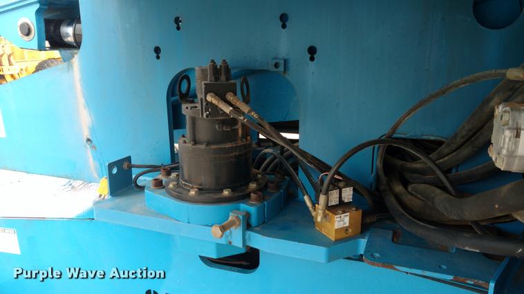image for item DB0885 2005 Genie S65 boom lift