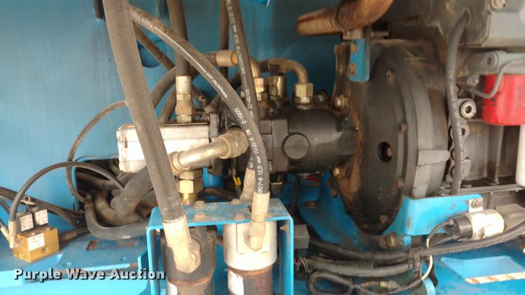 image for item DB0885 2005 Genie S65 boom lift