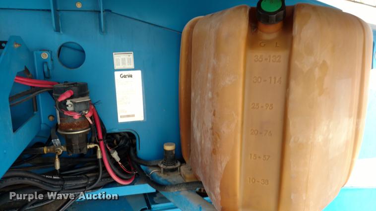 image for item DB0885 2005 Genie S65 boom lift