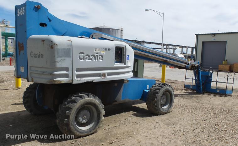 image for item DB1996 2000 Genie S-65 boom lift