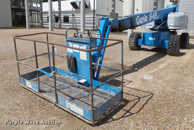 image for item DB1996 2000 Genie S-65 boom lift