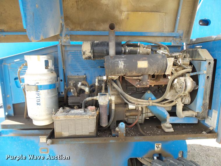 image for item DB1996 2000 Genie S-65 boom lift