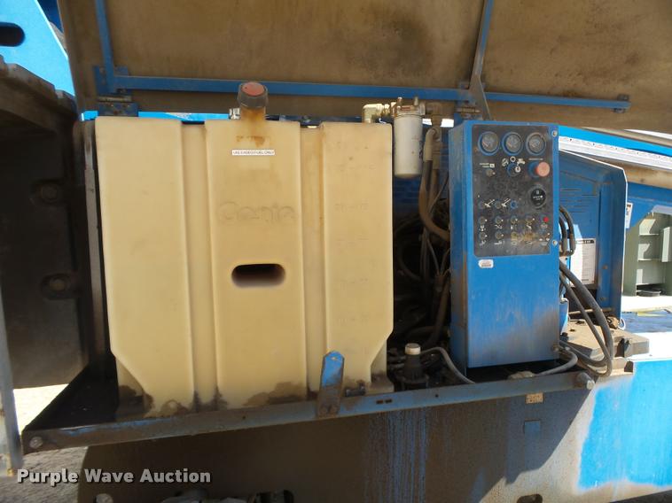 image for item DB1996 2000 Genie S-65 boom lift