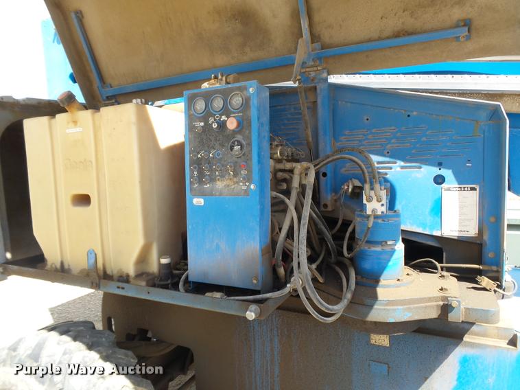 image for item DB1996 2000 Genie S-65 boom lift