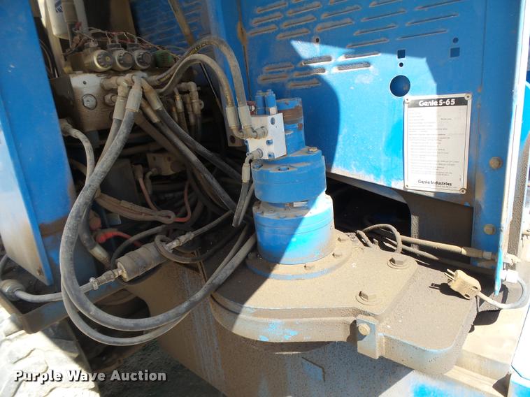 image for item DB1996 2000 Genie S-65 boom lift