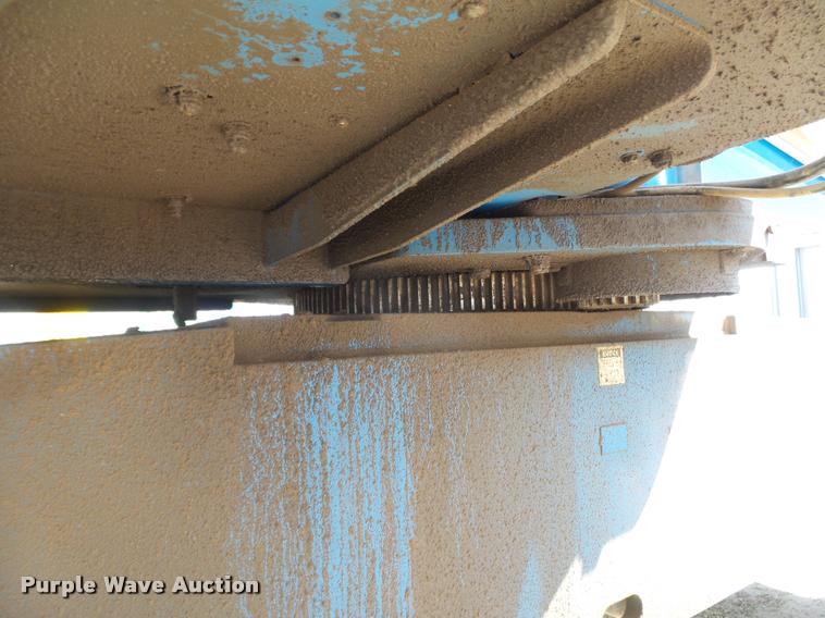 image for item DB1996 2000 Genie S-65 boom lift