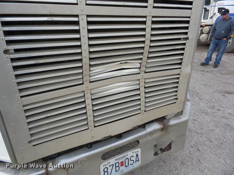 image for item F1771 1988 Freightliner FC60 dump truck