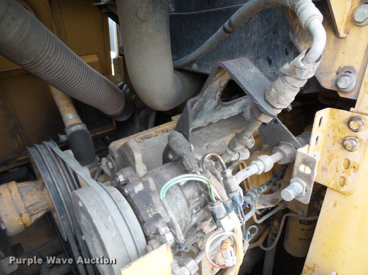 image for item J1519 1997 Caterpillar 953C track loader