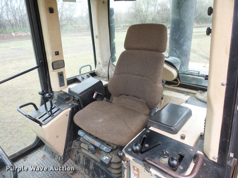 image for item J1519 1997 Caterpillar 953C track loader