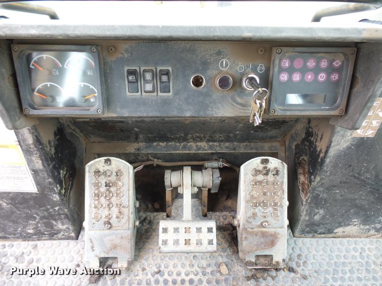 image for item J1519 1997 Caterpillar 953C track loader