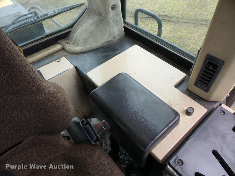 image for item J1519 1997 Caterpillar 953C track loader