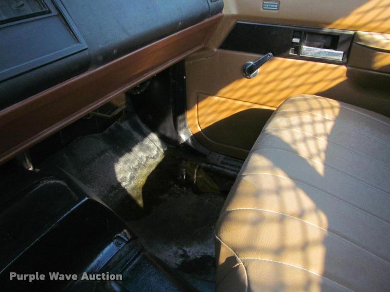 image for item J2599 1992 Chevrolet Kodiak dump truck