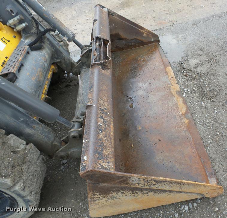image for item J8647 Volvo MC80B skid steer