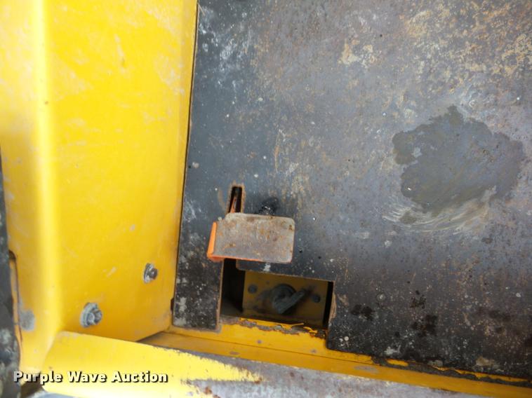 image for item J8647 Volvo MC80B skid steer