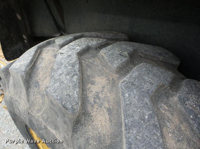 image for item J8653 1994 John Deere 300D backhoe