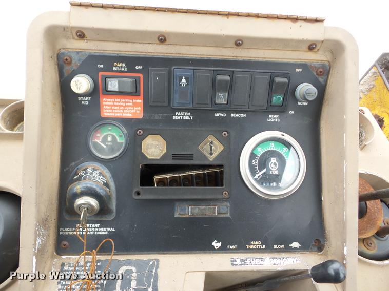 image for item J8653 1994 John Deere 300D backhoe