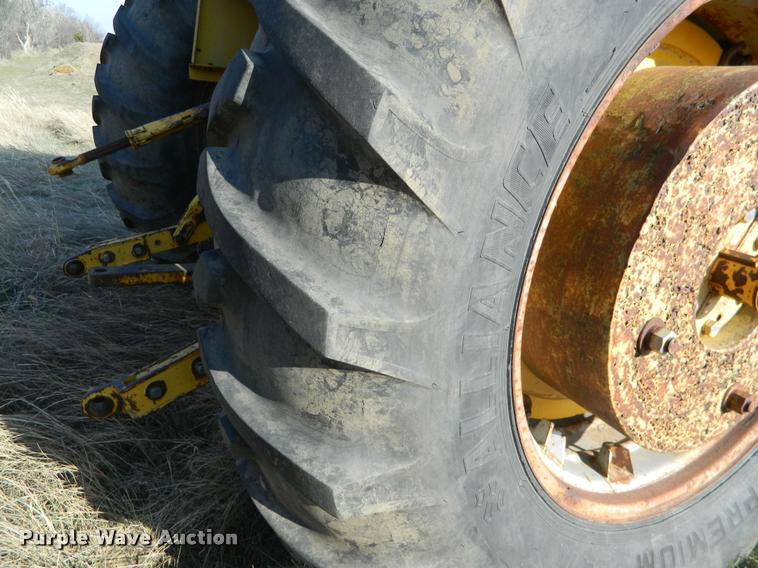 image for item K2693 Minneapolis Moline G900 tractor