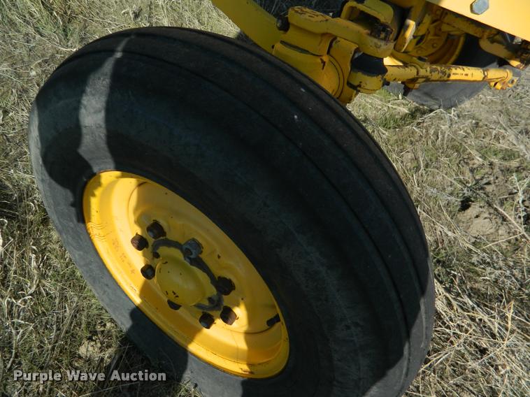 image for item K2693 Minneapolis Moline G900 tractor