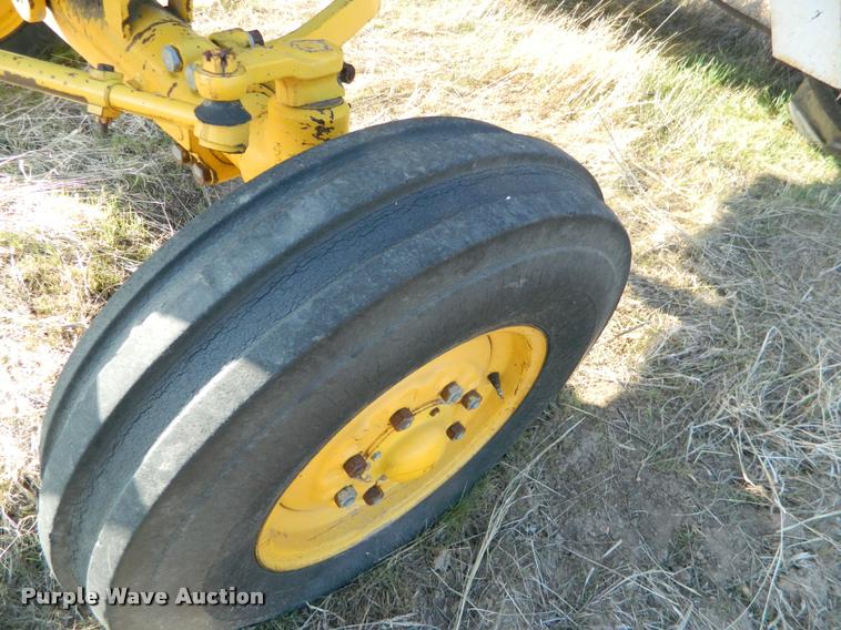 image for item K2693 Minneapolis Moline G900 tractor